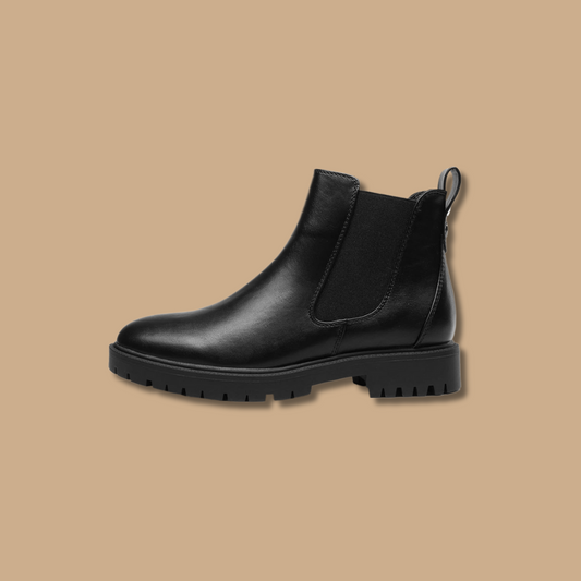 Classic Noir Chelsea Boots